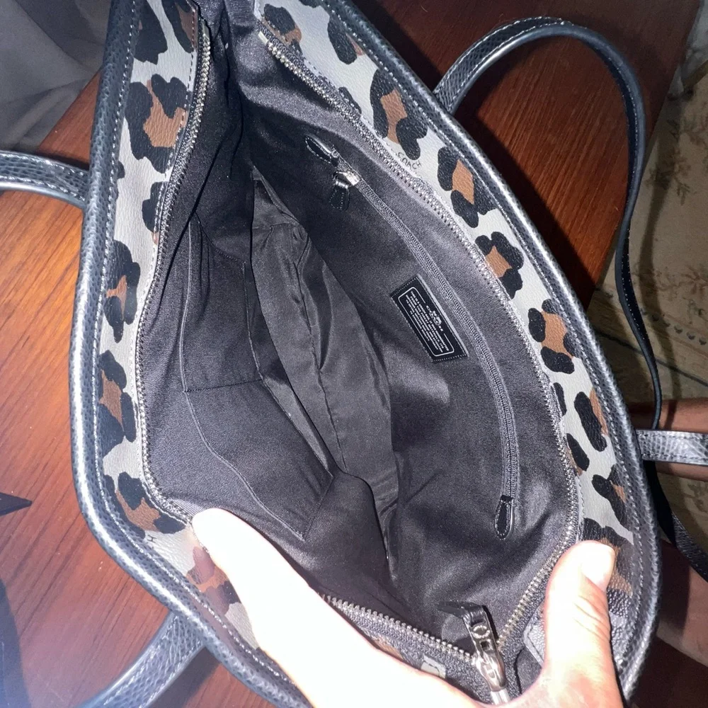 Coach Black and Brown Tote Bag with Elegant Design BRAND NEW - Picture 4 of 4